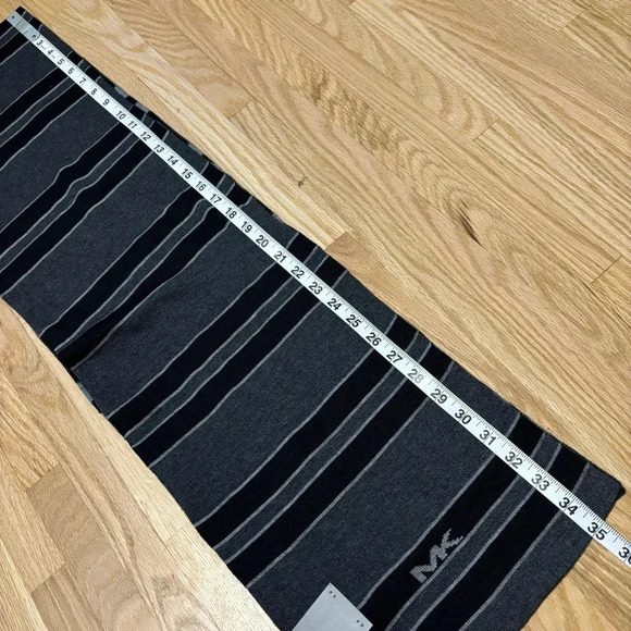 Michael Kors | NWT Black &  Grey Scarf - Picture 2 of 6